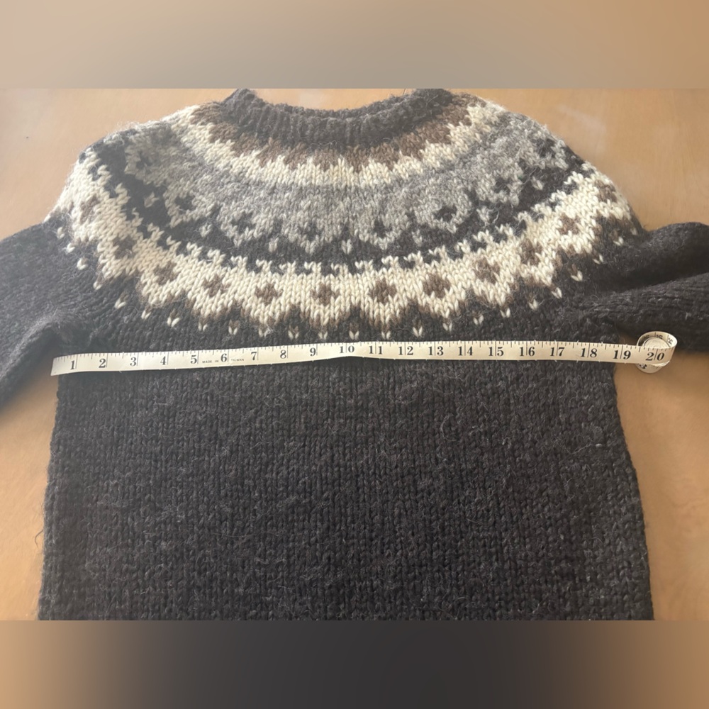 Hand Knit Icelandic Wool Fair Isle Sweater | Nordic Chunky Knit | Small–Medium - Picture 4 of 6